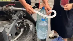 В Тюмени выстроились очереди за питьевой водой, в почти миллионном городе ее раздают в двух десятках пунктов