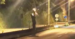 罰到怒！ 男深夜狂鋸測速桿 遭逮瞎扯：我在鋸樹