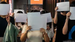 “反復地，如同月经”：中国青年为何陷入政治抑郁？