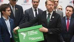 В иске о снятии с выборов «Яблоко» обвинили в нарушении прав на советские песни и поддержке ЛГБТ