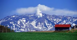影／日本十勝岳火山噴發 黑煙直竄200公尺高空