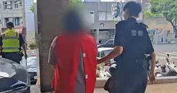 傻眼！婦違規遭攔 不滿開單竟想騎走「警用機車」