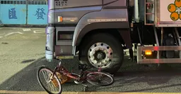 新／內輪差死角！大貨車右轉 輾斃單車婦