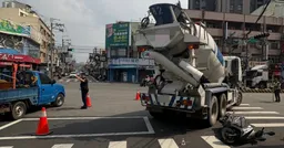 台中恐怖車禍！混凝土車右轉撞機車 翁捲入車底慘死