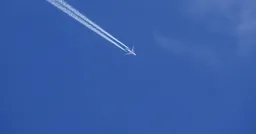 傳簡訊「威脅劫機」 班機緊急返降！美男辯：酒後玩笑