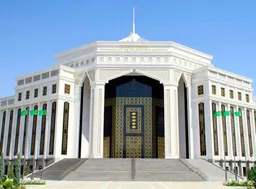 В Туркменистане открыт набор на курсы в учебном центре «Ykdysadyýetçi»