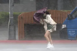 巴威明起威脅全台 吳德榮：周六風狂雨驟 3地近颱風眼牆恐毀滅性強風