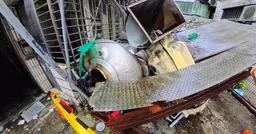 七級風襲雙北市區 排骨飯名店水塔吹垮砸5車