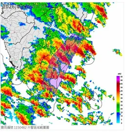 紅霞颱風外圍環流影響 大雷雨狂炸屏東縣、台東縣至少2小時
