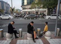 男子耗時一年看過萬條廣告　網賺App提現屢受阻