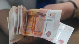 Российские страховщики начали выводить деньги из бизнеса рекордными за годы войны темпами