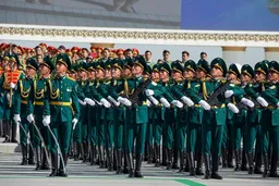 В Ашхабаде начался военный парад к 35-летию независимости Туркменистана