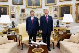王毅：中美关系前行既需元首层面“握手”，也需要普通民众“牵手”