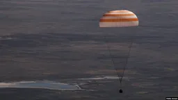 Экипаж космического корабля «Союз МС-28» приземлился в центре Казахстана
