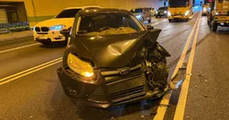 國道驚傳4車連環撞！車體嚴重毀損 3人送醫