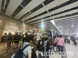 人龍再現 晚間台北車站要搭高鐵自由座人潮擠爆