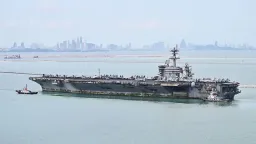 Американский авианосец USS Abraham Lincoln прибыл в Таиланд после рекордных 250 дней в море