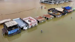 “洪水来得太快了”：台风在中国引发水灾及罕见龙卷风