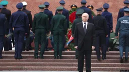 "Идея, что надо прекращать войну, реально овладела и массами, и элитой". Что говорят опросы и эксперты о настроениях в российском обществе