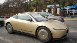 Франция тестирует автопилот Tesla, спустя два месяца после признания его слишком рискованным