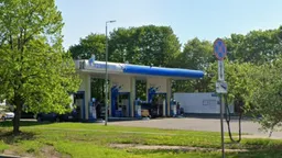 После удара дронов по МНПЗ на заправках «Газпром нефти» в Москве стал пропадать бензин