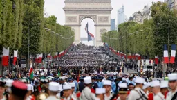 14 Juillet :“ 500名“志愿联盟”士兵在国庆阅兵打头阵