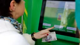 В России растет спрос на наличные, у банков — нехватка ликвидности. Почему? И чем это грозит?