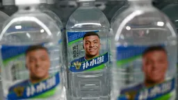 中国显现焚烧姆巴佩法国队或皇马球衣视频