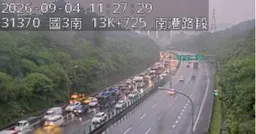 快訊／機車闖國3汐止段撞上轎車 騎士命危送醫搶救