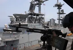 影/川普對伊朗封鎖令照舊！美軍繩降登檢畫面曝光 開火癱瘓2油輪