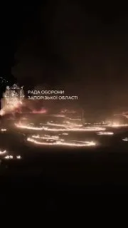 В Запорожье после российской атаки загорелся торговый центр «Амстор»