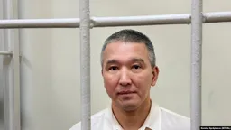 Активиста Мавляна Аскарбекова приговорили в Бишкеке к двум годам лишения свободы