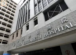 畢架山私家車避途人撞壆翻轉　司機受傷送院