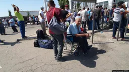 На таджикско-узбекской границе снесли магазины, торговцы выразили протест