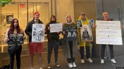 В Нью-Йорке прошла акция против экстрадиции из Казахстана российских активистов Мовлаева и Емельяновой
