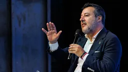 Вице-премьер Италии призвал сохранить торговые связи Рима с Россией