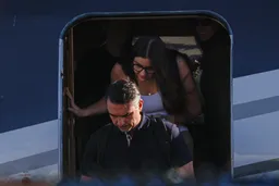 博索纳罗败选后逃往美国，宣称自己为巴西合法领导人
