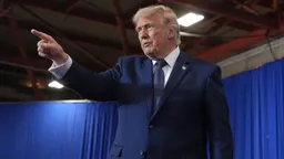 Трамп заявил о начале «полного развала» Ирана, курс риала рухнул до минимума