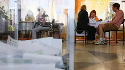 Путин по телефону поздравил Камболова с избранием главой Южной Осетии