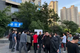 中国机器人技术热潮下，被抛弃的蓝领工人