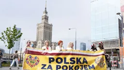 «Это не наша война». Как в Варшаве прошел марш «Польша за мир»