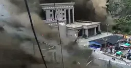 前後對比曝！吉隆口岸遭滅頂 末日土石巨浪瞬間吞大樓