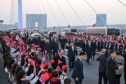 金正恩取道新鸭绿江大桥突访丹东，与王沪宁会晤