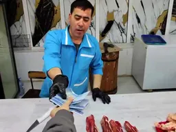 В Туркменистане хяким закрыл мясные лавки из-за повышения цен на говядину. Затем за взятку снова разрешил открыть