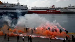 Греческие порты парализованы забастовкой против милитаризации
