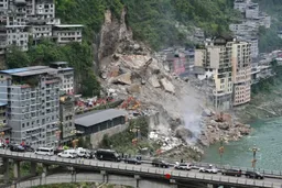 重庆彭水山体崩塌致11人死亡、50人失联