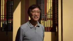 澳门国安法首案：区锦新被羁押满一年，家人“无法联系”