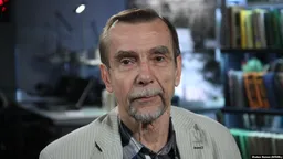 Правозащитника Льва Пономарева заочно приговорили к 5,5 годам колонии