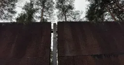 «Катынское дело» признали фальсификацией» — такие утверждения можно услышать не только на выступлениях фриков, но и в государственных медиа.