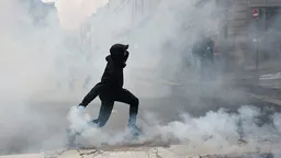 Что стоит за Blocus - движением, призывающим грабить магазины в Испании на Хэллоуин?